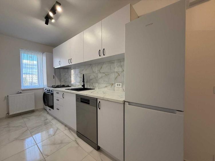 Apartament cu 3 camere semidecomandat în Central