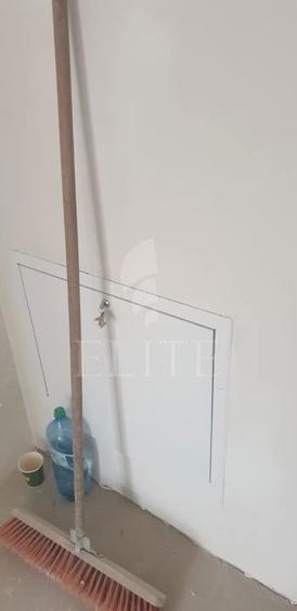 Apartament cu 4 camere semidecomandat în Central