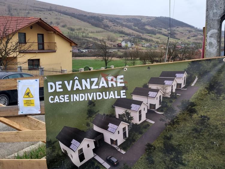 Casă individuală cu 4 camere cu Canalizare în Nord-Vest
