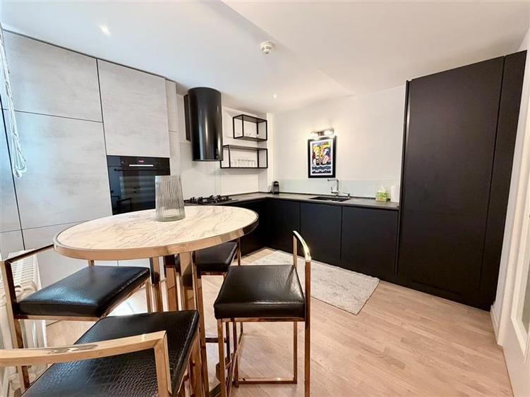 Apartament cu 3 camere decomandat, mobilat în Șoseaua Nordului