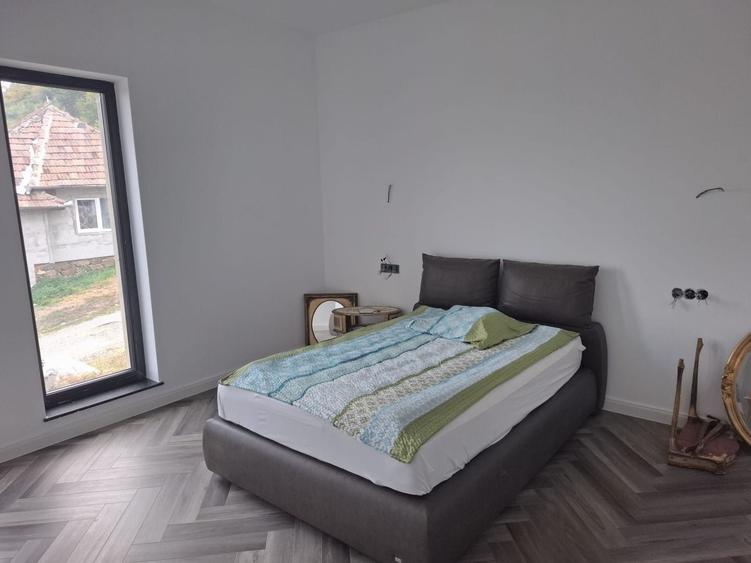 Casă individuală cu 3 camere cu Canalizare în Vest