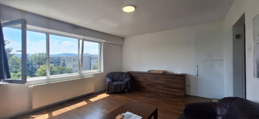 Apartament cu 3 camere decomandat, mobilat în Andrei Mureșanu