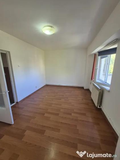 Garsonieră decomandată în Cug