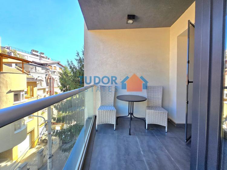 Apartament cu 3 camere semidecomandat în Șoseaua Nordului