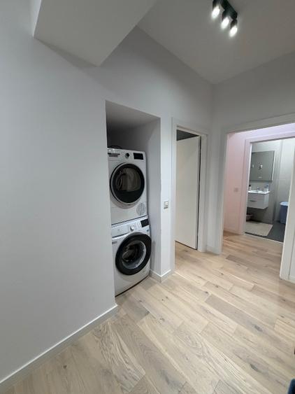 Apartament cu 3 camere semidecomandat, mobilat în Central