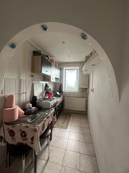 Apartament cu 2 camere semidecomandat în Podu Roș