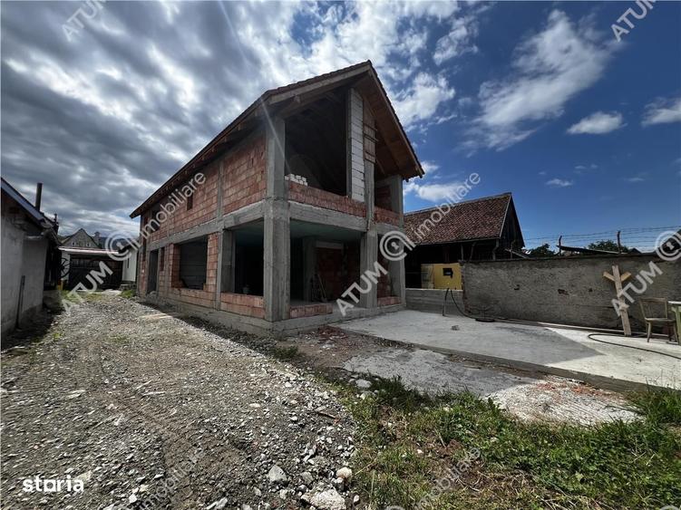 Casă cu 4 camere decomandat în Orlat