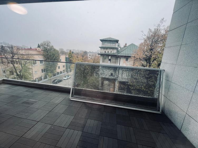 Apartament cu 4 camere decomandat, mobilat în Dorobanți