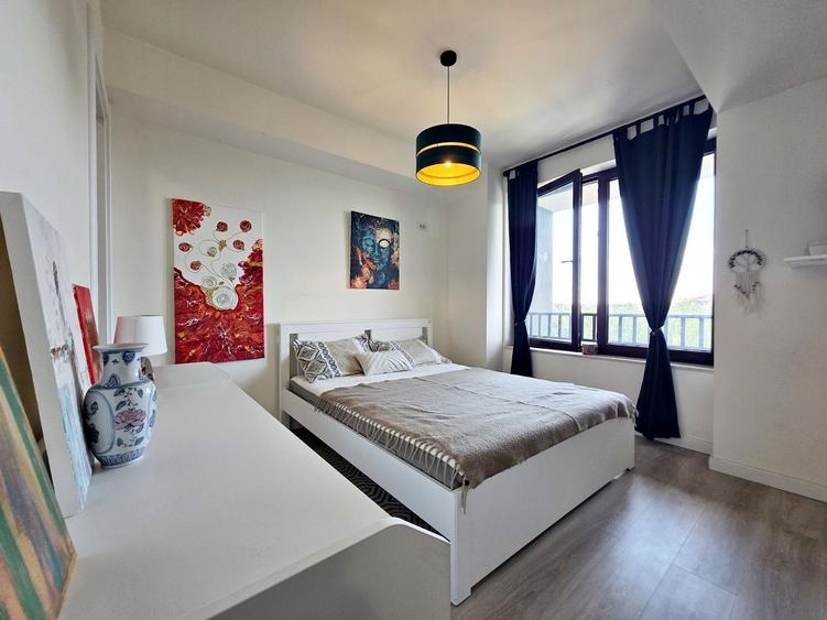 Apartament cu 3 camere semidecomandat, mobilat în Central