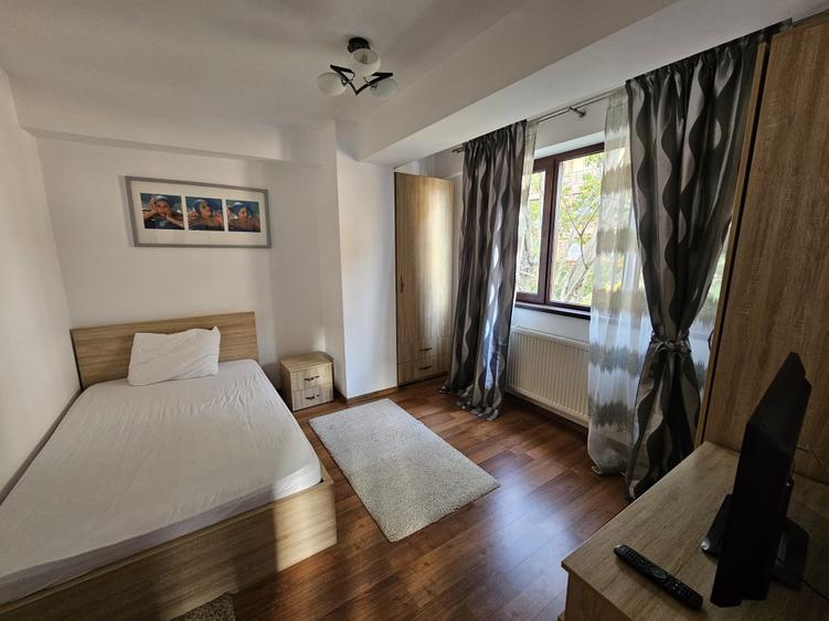 Apartament cu 3 camere semidecomandat în Barbu Văcărescu