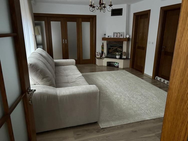 Casă cu 4 camere cu Teren 500 Mp în Central