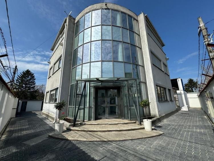 Spațiu comercial, de 180 mp, în Străulești