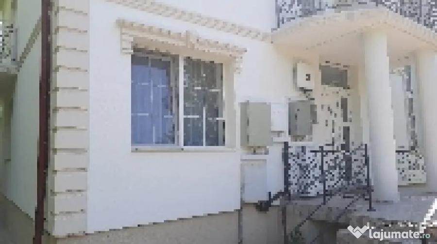 Casă cu 3 camere cu Teren 100 Mp în Central