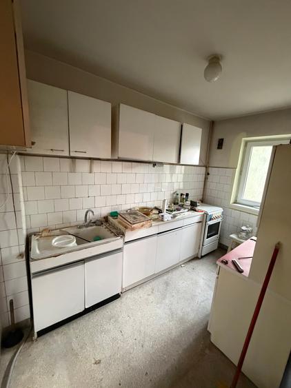 Apartament cu 3 camere semidecomandat în 1 Mai