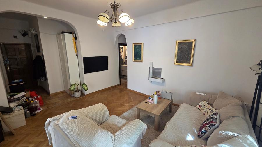 Apartament cu 3 camere decomandat în Armeneasca