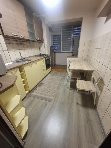 Apartament cu 2 camere semidecomandat în Centrul Civic