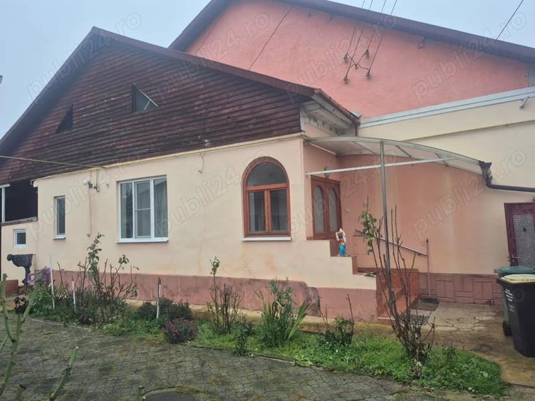 Casă cu 3 camere în Central