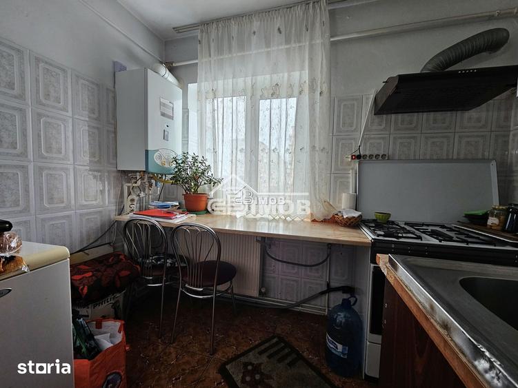 Apartament cu 3 camere semidecomandat în Micro 5