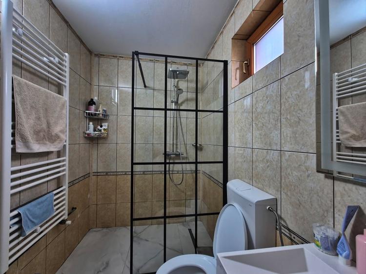 Casă individuală cu 9 camere cu Canalizare în Ocna Șugatag