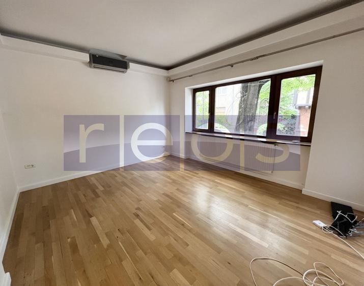 Apartament cu 3 camere semidecomandat în Primăverii