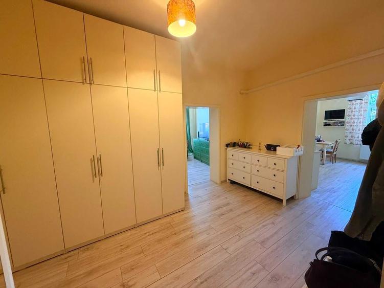 Apartament cu 3 camere semidecomandat în Traian