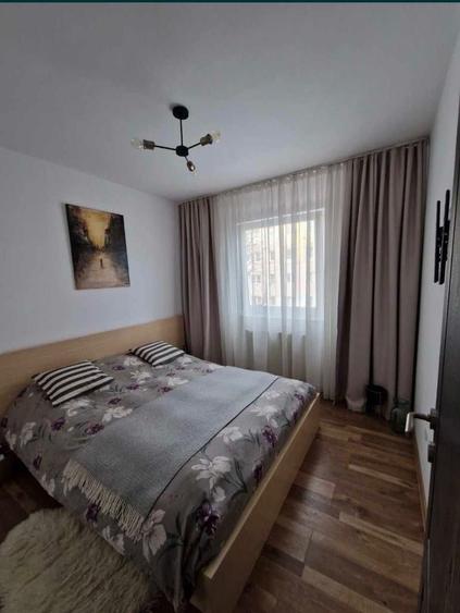 Apartament cu 2 camere semidecomandat în Florilor