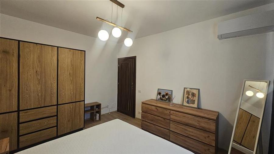 Apartament cu 2 camere semidecomandat, mobilat în Pajura