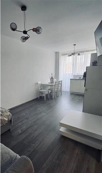 Apartament cu 3 camere decomandat, mobilat în Aradului