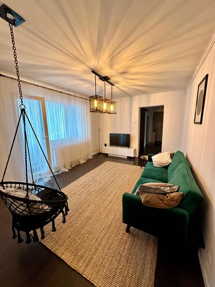 Apartament cu 3 camere semidecomandat în Gorjului