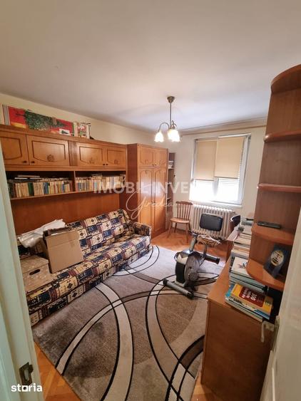 Apartament cu 4 camere în Cetate