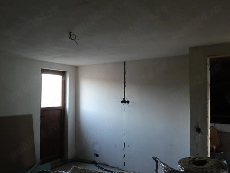Casă cu Teren 1400 Mp în Luna