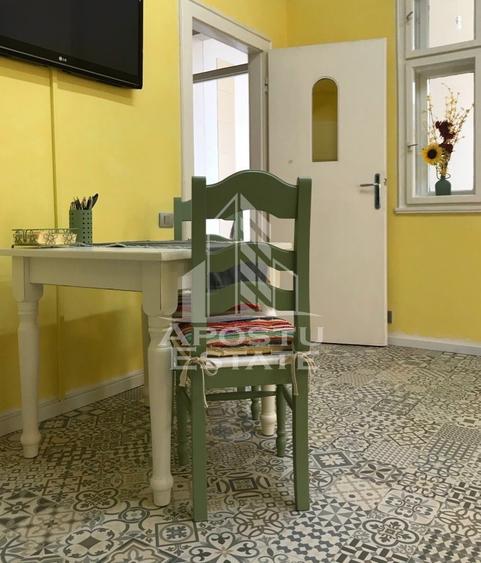 Apartament cu 3 camere semidecomandat, mobilat în Ultracentral