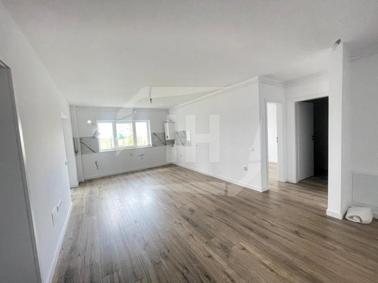 Apartament cu 3 camere semidecomandat în Florești