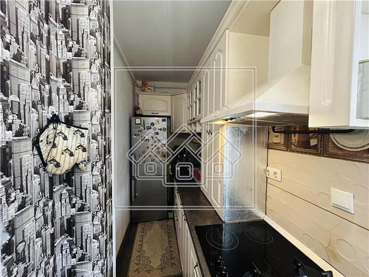 Apartament cu 3 camere nedecomandat în Șelimbăr