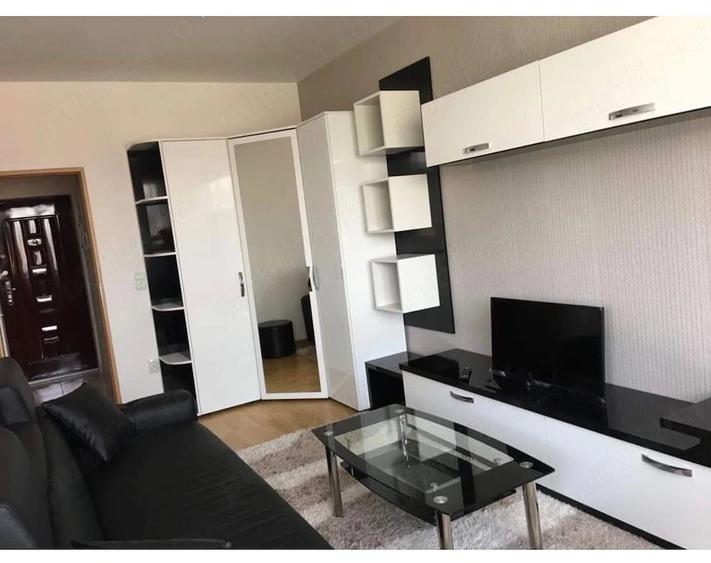 Garsonieră decomandată în Central