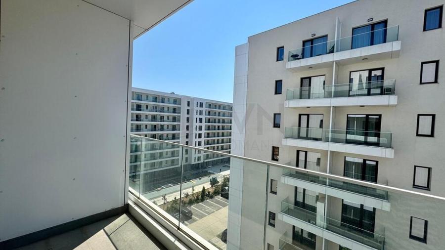 Apartament cu 3 camere semidecomandat, mobilat în Pipera