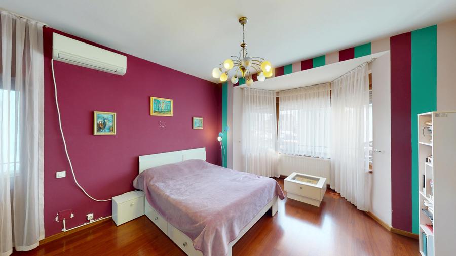 Casă individuală cu 6 camere cu Canalizare în Bucureștii Noi