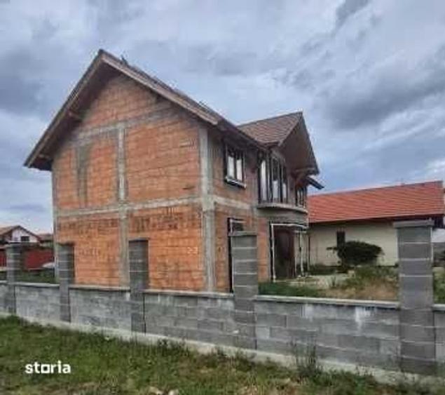 Casă cu 4 camere cu Teren 210 Mp în Central