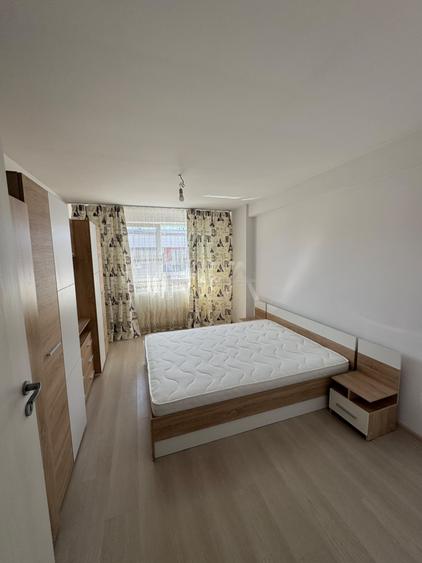 Apartament cu 3 camere decomandat, mobilat în Apărătorii Patriei