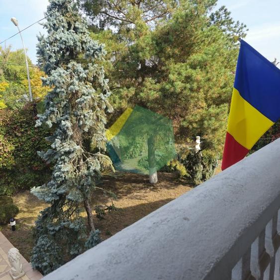 Casă individuală cu 6 camere cu Canalizare în Nord-Est