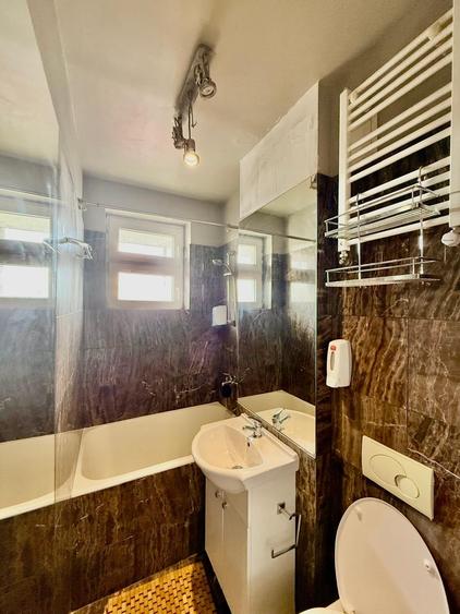 Apartament cu 3 camere semidecomandat în Sala Palatului