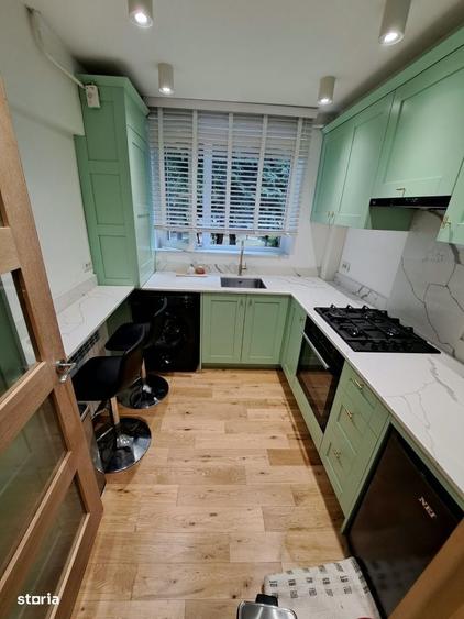 Apartament cu 3 camere semidecomandat în Central