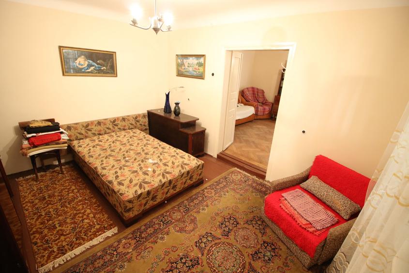 Casă cu 3 camere cu Canalizare în Central