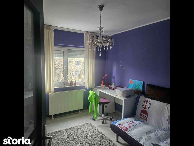 Apartament cu 3 camere decomandat în Eremia