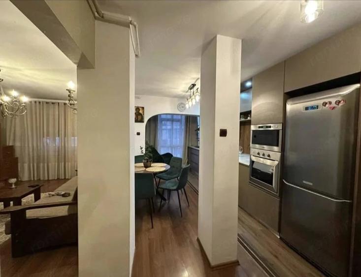 Apartament cu 3 camere decomandat în Central