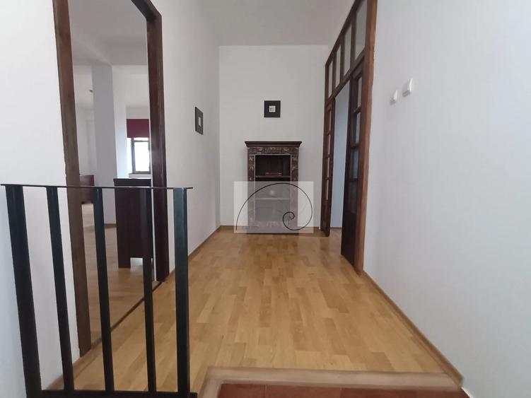 Duplex cu 6 camere cu Canalizare în Foișorul de Foc
