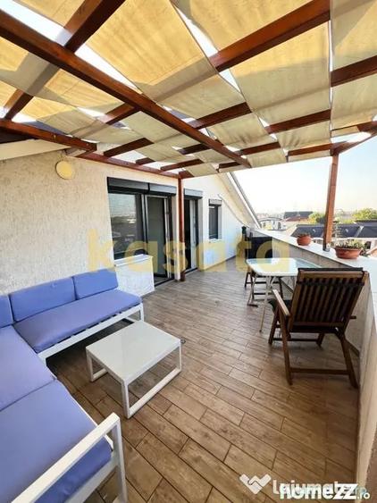 Apartament cu 3 camere decomandat în Est