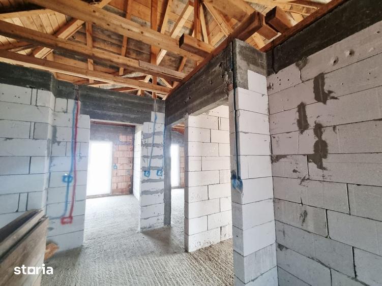 Casă cu 5 camere cu Garaj în Vânători