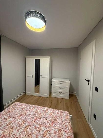 Apartament cu 2 camere semidecomandat în Podu Roș