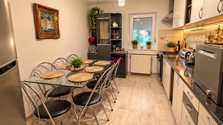 Apartament cu 3 camere decomandat în Răcădău